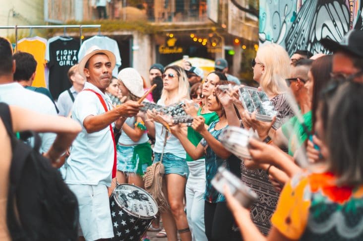 Proteja o celular durante o carnaval com o seguro para celular