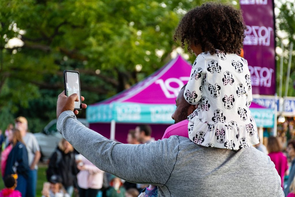 Estar com o celular protegido, principalmente em grandes eventos é importante | Foto: Foto Brett Sayles/ Pexels